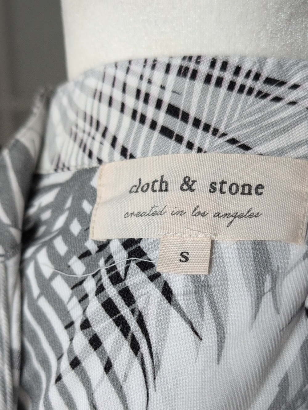 cloth & stone Gray and White Palm-Print Raw Edge Sleeveless Shirt Dress Small - Picture 4 of 11